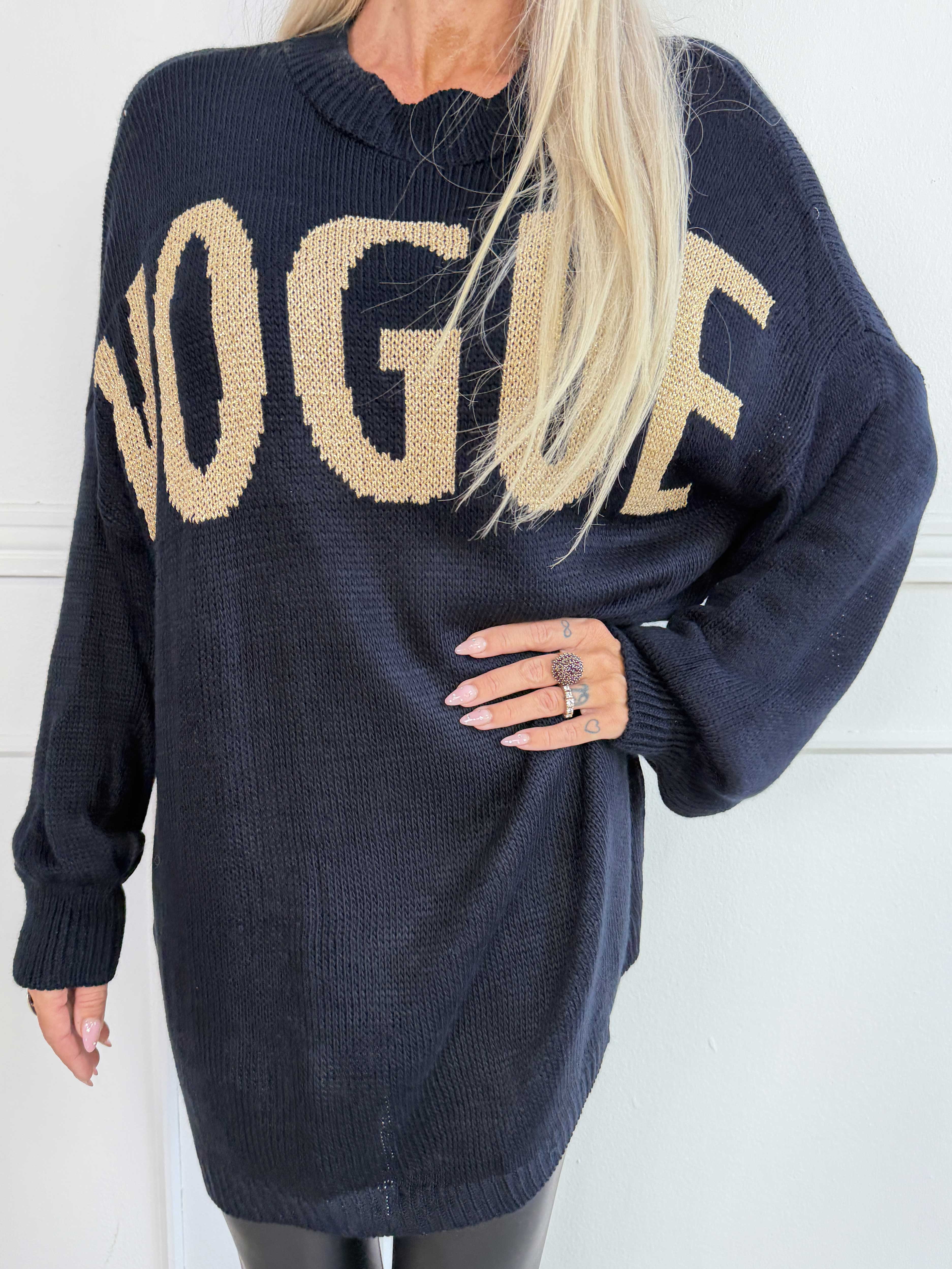 Priscilla - Stickad tröja med VOGUE skrivet i guldglittertråd